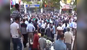 Batman'da izinsiz miting yapmak isteyen HDP ve DBP'lilere polis müdahalesi