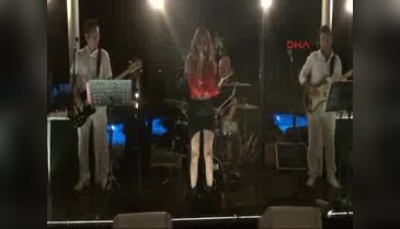 Bodrumlu Gülsen sahne performansıyla beğenildi