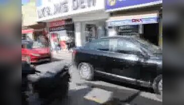 Caddeye çıkan eşekler trafiği aksattı