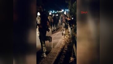 Midilli'de isyan çıkaran mülteciler kampı ateşe verdi