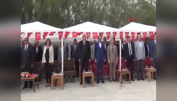Pancar alım töreni rüzgar ve yağmur altında yapıldı, milletvekili kürsüde zor anlar yaşadı