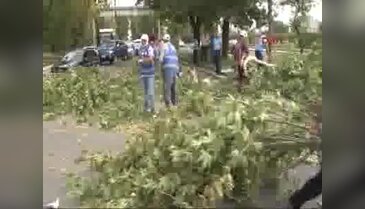 Başkentte kısa süreli şiddetli rüzgar etkili oldu