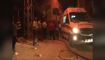 Evini ateşe verip, kendini de içeri kilitledi