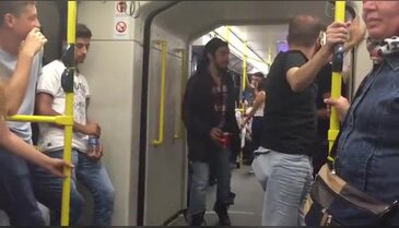 Bursa'da metroda yolcuları şaşkına uğratan konser