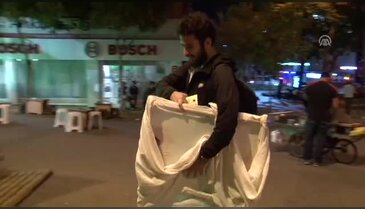 Bursa'da çarşaf "perdesi", cep telefonu "ışığı" oldu