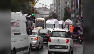 Şişli'de halk otobüsü dehşet saçtı: 3 yaralı