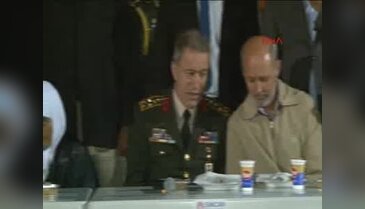 Orgeneral Akar'dan şehit evine taziye ziyareti