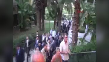 Bakan Avcı, turizmcilerle yemekte buluştu