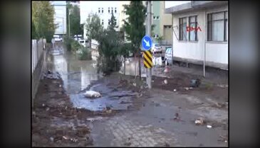 Trabzon'da su çekildi, temizlik başladı - 1