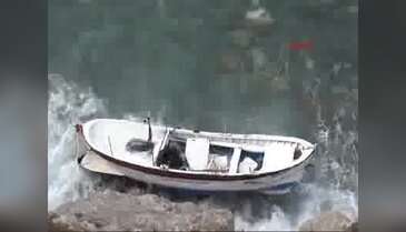 Kalp krizinden ölen balıkçının teknesi kıyıya vurdu