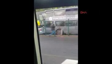 Acıbadem'de yoldan çıkan metrobüs, D-100'e girerek kaza yaptı - 2
