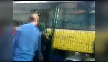 Metrobüs kazasının hemen ardından çekilen sıcak anlar