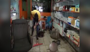 Hatay'da aşırı yağış ev ve işyerlerini sular altında bıraktı