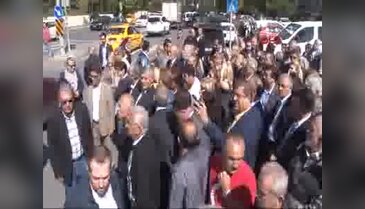 Anıtkabir'e yapılan oyun parkı CHP'liler ve STK'lar tarafından kısmen söküldü