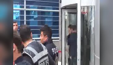 Metrobüsteki şemsiyeli saldırgan tutuklandı