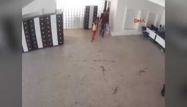 Cezaevinde hırsızlık güvenlik kamerasında
