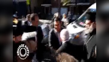 Yunanistan'da liseli öğrencinin yaptığına bak