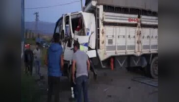 Alaşehir'de kaza: 31 yaralı