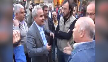 Eskişehir'de laiklik bildirisi dağıtmak isteyenlere polis müdahalesi