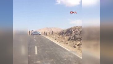 Askerleri taşıyan aracın geçişi sırasında patlama! - 1