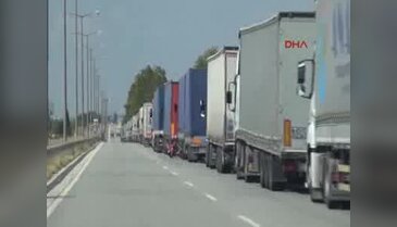 Kapıkule'de TIR'lar 11 kilometre kuyruk oluşturdu