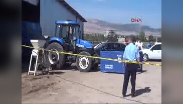 Traktör ile yemleme makinası arasındaki şanzımana takılan çocuk öldü
