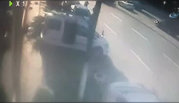 Şoförünün uyuduğu öğrenci servisi böyle kaza yaptı