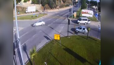 Bursa'da otoyol çarpışan otomobil pistine döndü!