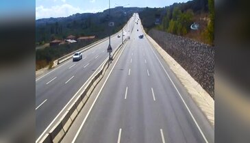 Bursa'da otoyol çarpışan otomobil pistine döndü!  - 2