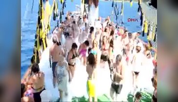 Bodrum'da tatilcilerin tekne keyfi