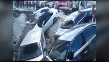 İstanbul Merter'de yol çöktü - 1