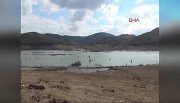 Kuraklık baraj altında kalan köyü ortaya çıkardı