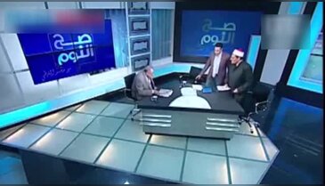 Avukat, imamı canlı yayında ayakkabıyla dövdü