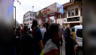 Dev dinozor Bursa caddelerinde