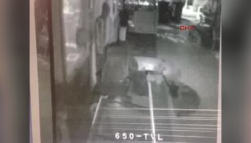 Bin lira bozuk parayı çaldı, kameralar kaydetti
