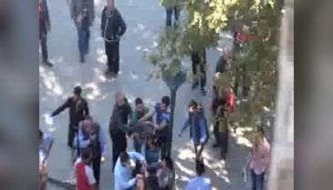 Taksici ile çarptığı yaya yol ortasında kavga etti