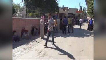 'Suriyelilere para dağıtılacak' dedikodusuyla izdiham çıktı