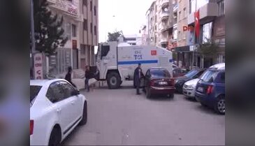 Caddeyi TOMA kesti, esnaf 'iflasın eşiğindeyiz' diyor