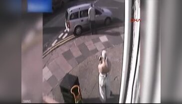 Okul çıkışı çocuklarını bekleyen anneler sarhoş şoförü engelledi