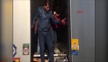 TIR dorsesinde 13 Afgan kaçak yakalandı