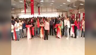 Karşıyaka'da 3 bin kişi 'Andımız'ı okudu