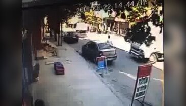 Sokakta arkadaşlarıyla oynarken vuruldu