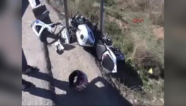 Kask ve koruyucu giysiler motosikletliyi ciddi yaralanmadan korudu