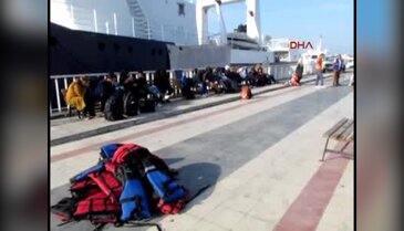Çeşme'de 34 kaçak göçmeni sahil güvenlik kurtardı