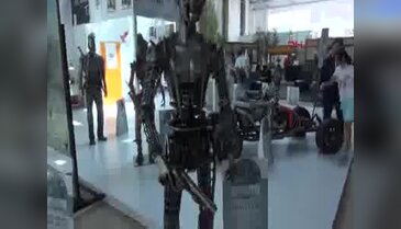 Atık metalleri sanata dönüştürdü