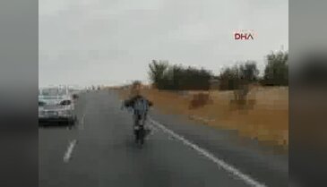 Motosiklet üzerinde tehlikeli hareketler