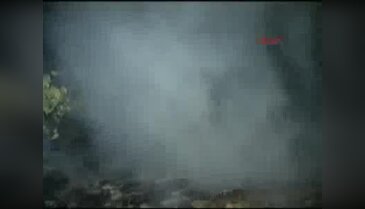 Andırın'da 2 katlı ahşap ev yandı