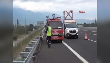 Bursa'da hindi yüklü kamyon şarampole uçtu - 2