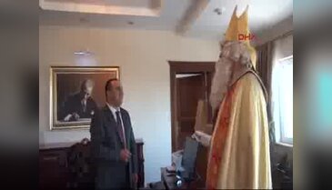 'Alman Noel Baba' 18 yıldır Demre'ye geliyor