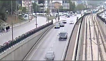 Bursa'da 9 aracın birbirine girdiği kaza kameraya böyle yansıdı